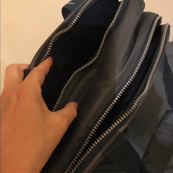 Picnic set in insulated backpack 2 dishes,napkins,cups &utensils - Picture 3 of 7